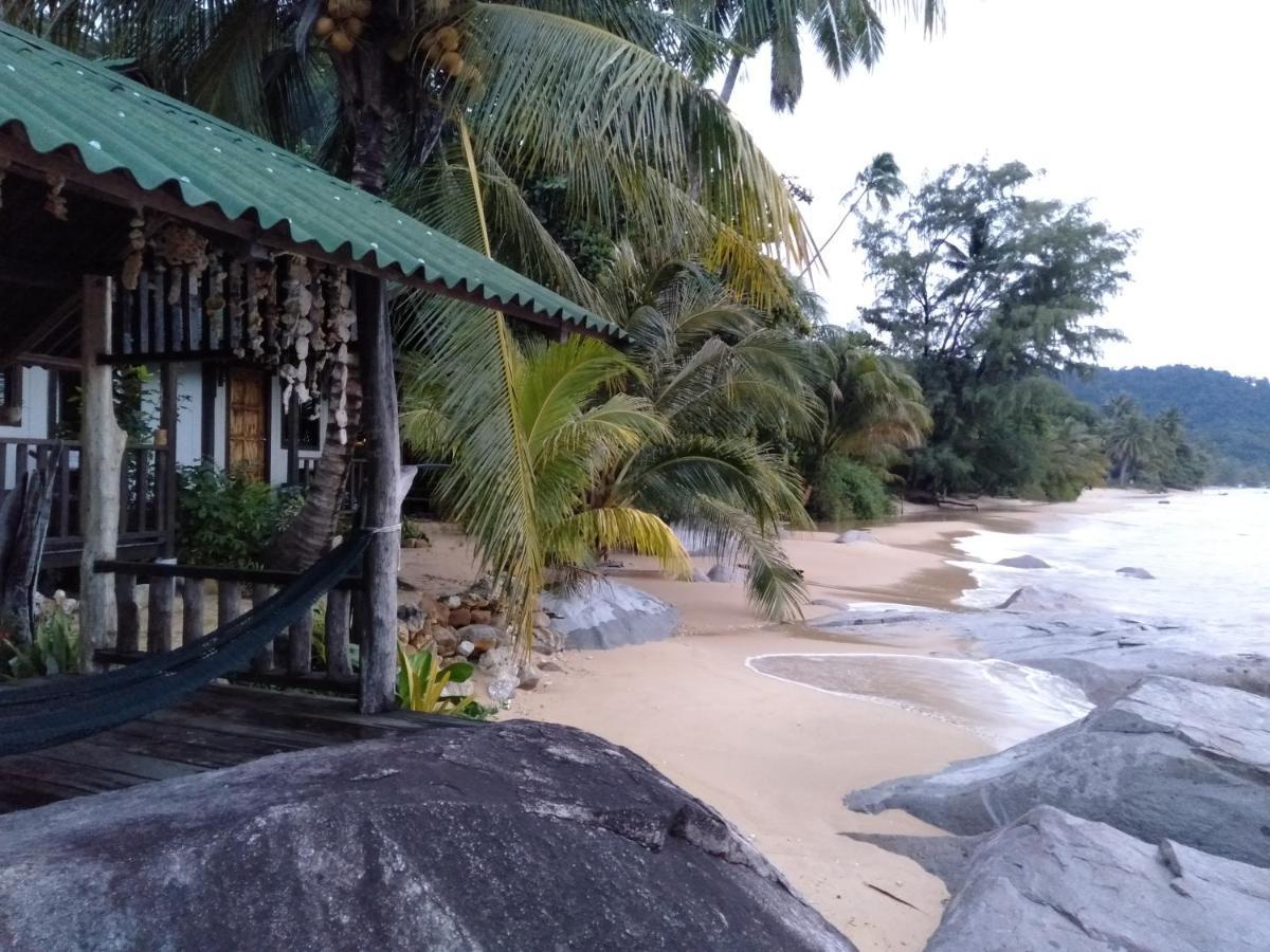 Beach House Kampung Genting Exteriör bild