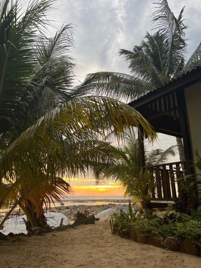 Beach House Kampung Genting Exteriör bild