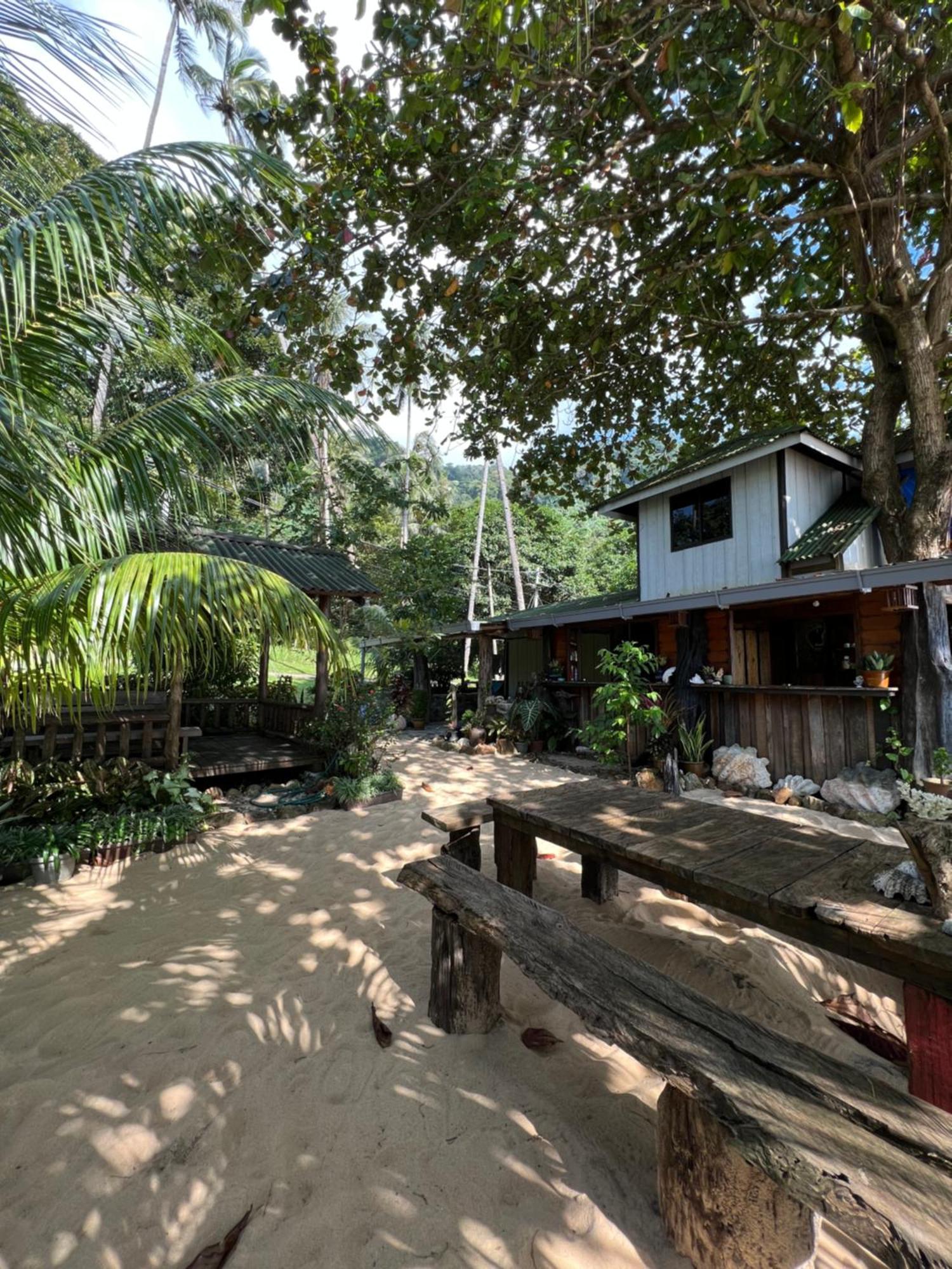 Beach House Kampung Genting Exteriör bild