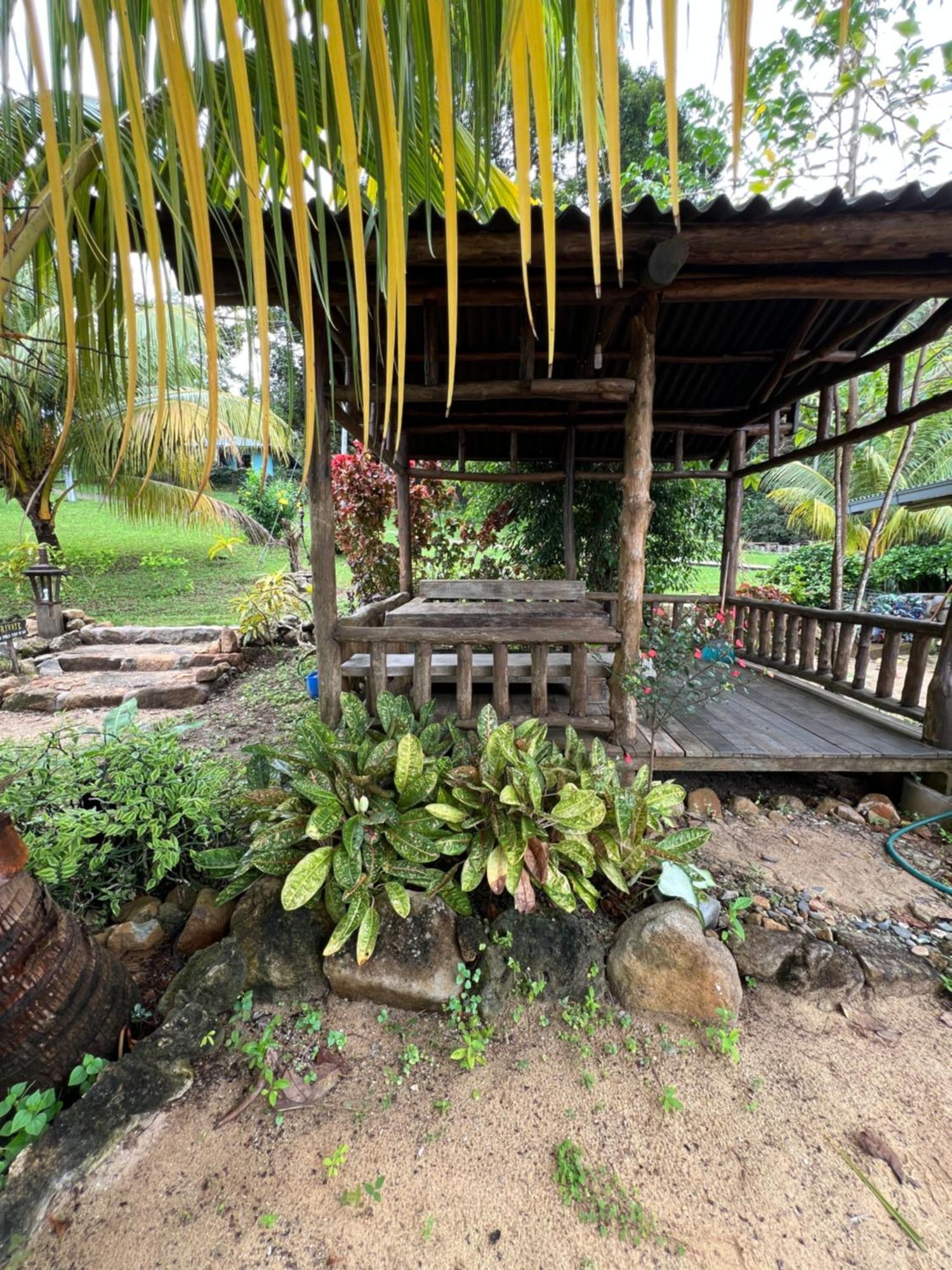 Beach House Kampung Genting Exteriör bild