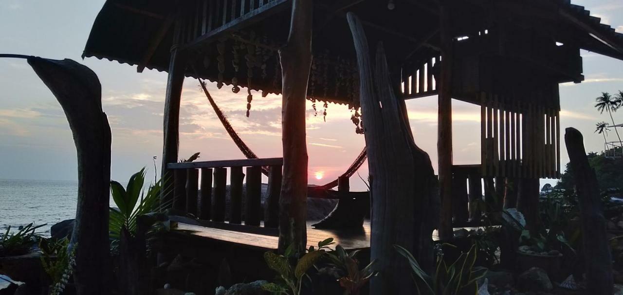 Beach House Kampung Genting Exteriör bild